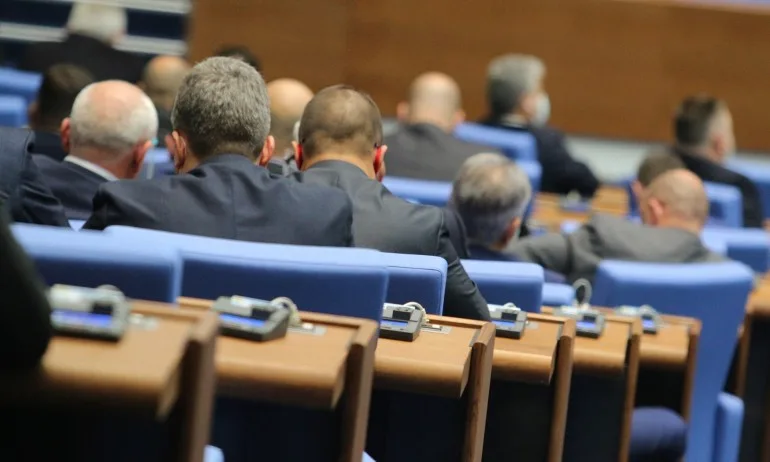 Държавата отделя повече пари за образование и здравеопазване през 2021 г. - Tribune.bg