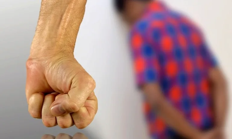 Сипаха пастор педофил с шест деца, арестуван е - Tribune.bg