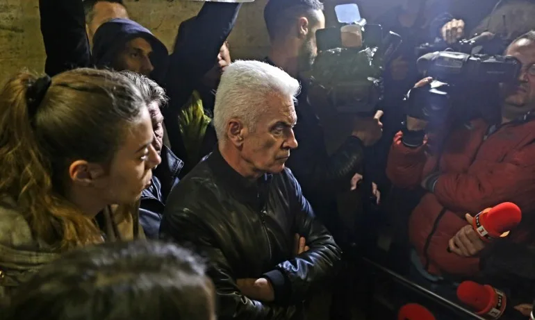 Волен Сидеров с опит за нахлуване в Арена Армеец - Tribune.bg