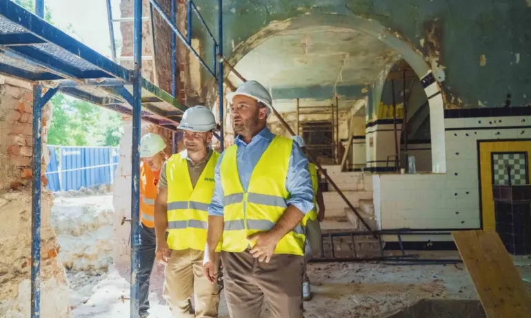 До есента ще бъде ремонтиран изцяло покривът на банята в кв. Овча купел - Tribune.bg