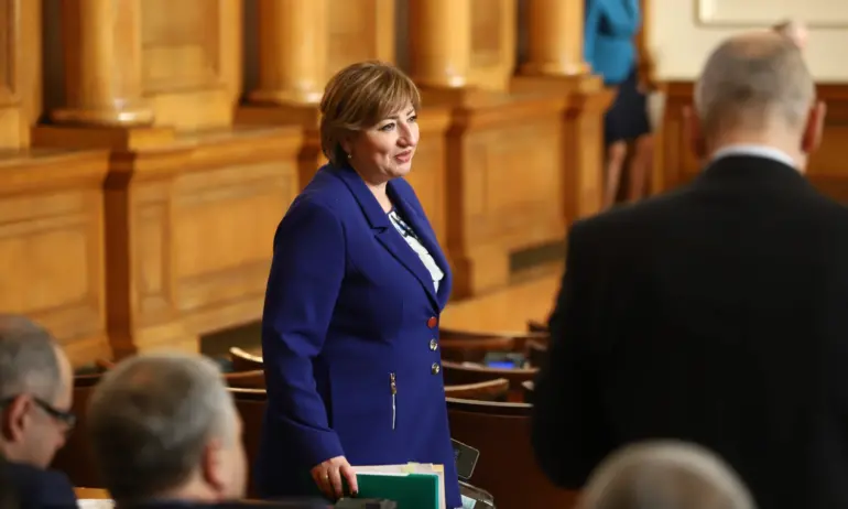 Ротация: Анна Александрова от ГЕРБ замени Стою Стоев начело на Правната комисия - Tribune.bg