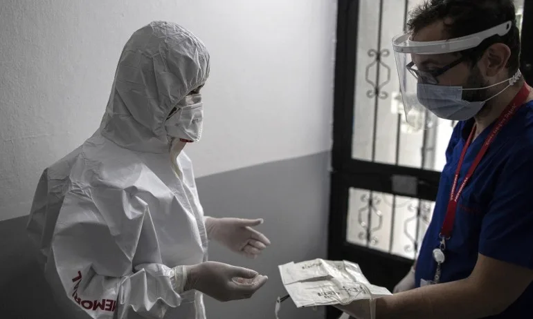 Разкриха схема за издаване на отрицателни PCR тестове - Tribune.bg