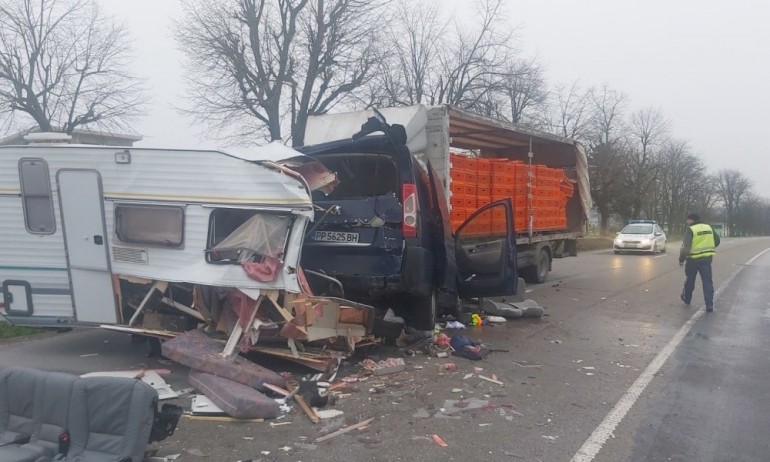 Един загинал при тежка катастрофа на пътя Русе-Разград - Tribune.bg