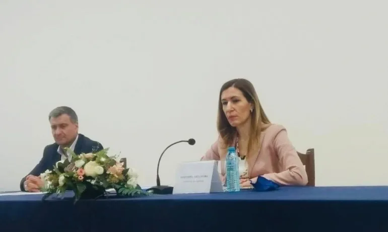 Ангелкова: Очакваме повече туристи не само по морето, а и във вътрешността на страната - Tribune.bg
