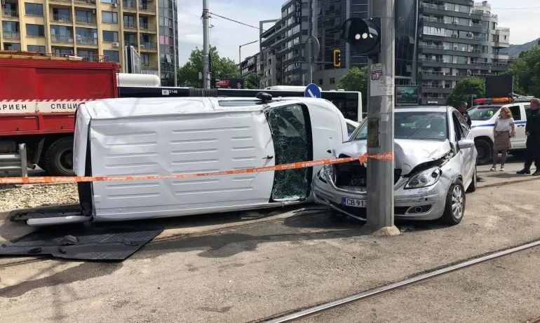 Вежди Рашидов с тежки наранявания след катастрофа в столицата - Tribune.bg