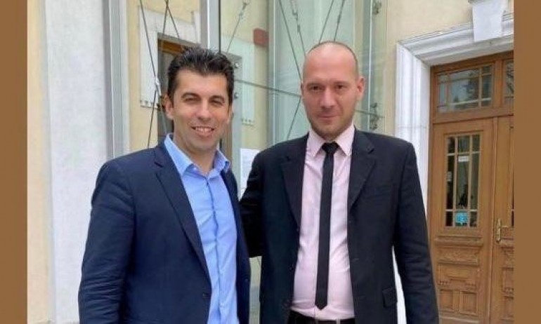 Предозиране: Петков на снимка с Трайков от Информиран.нет - Tribune.bg