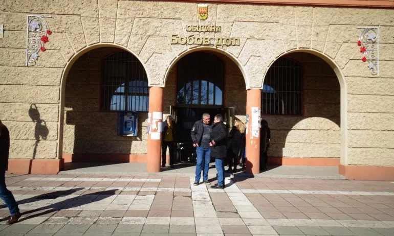 Роднински връзки: Партия на ЗЕЛЕНИТЕ и БСП кадруват в Общината в Бобов дол - Tribune.bg