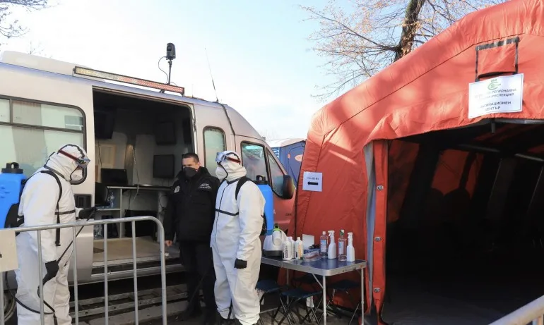 4 мобилни екипа ще ваксинират възрастните хора в домовете в София - Tribune.bg