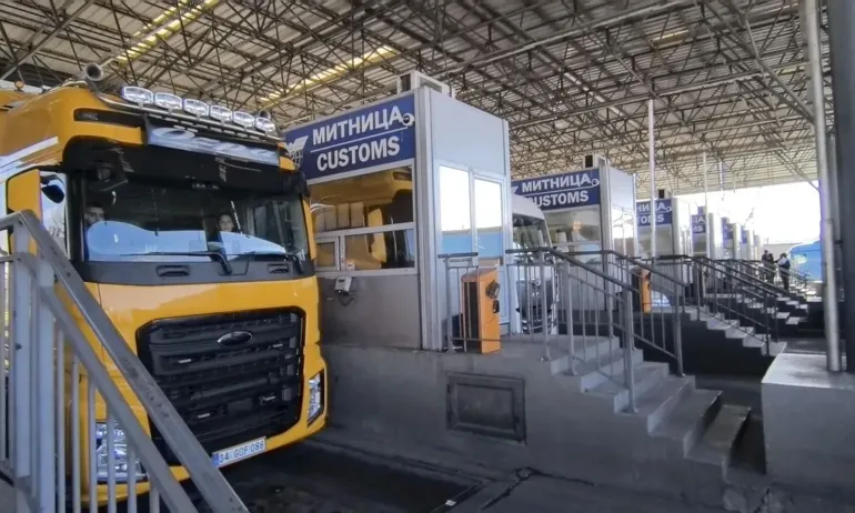 20-километрова колона от тирове преди ГКПП Капитан Андреево - Tribune.bg