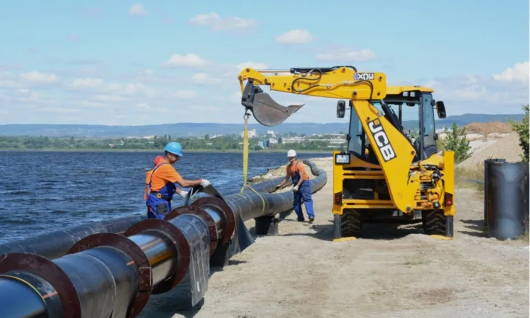 Тръбата за отпадни води по дъното на Варненското езеро е била прекъсната за пореден път - Tribune.bg