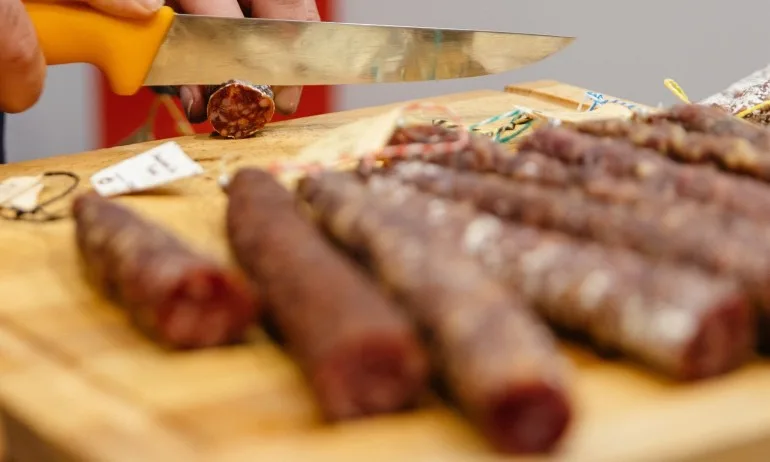 За салама, обещанията и промяната, която още чакаме - Tribune.bg