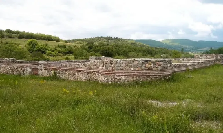 Община Благоевград с покана за Чаша вино в археологическия обект Късноантична сграда в село Дренково - Tribune.bg
