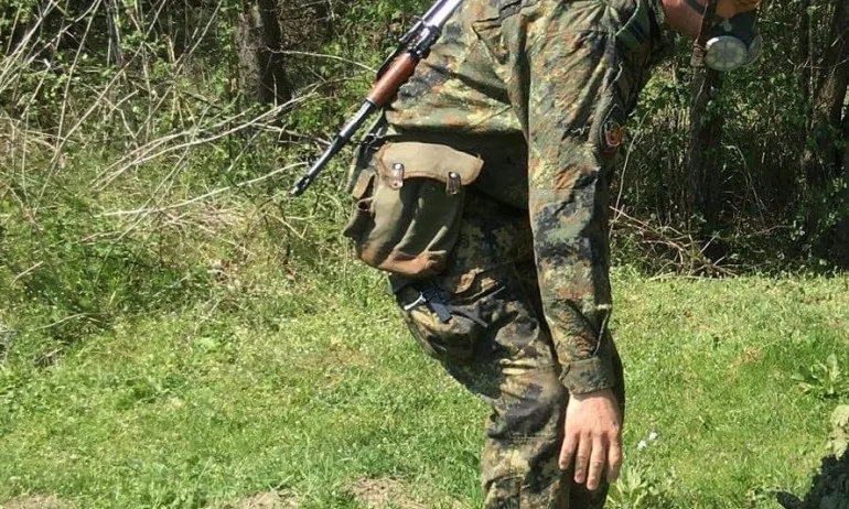 Военни спасиха живота на работник, припаднал на пътя - Tribune.bg