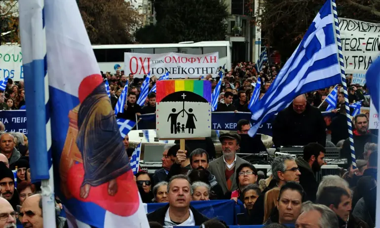 Масови протести в Атина срещу еднополовите бракове - Tribune.bg