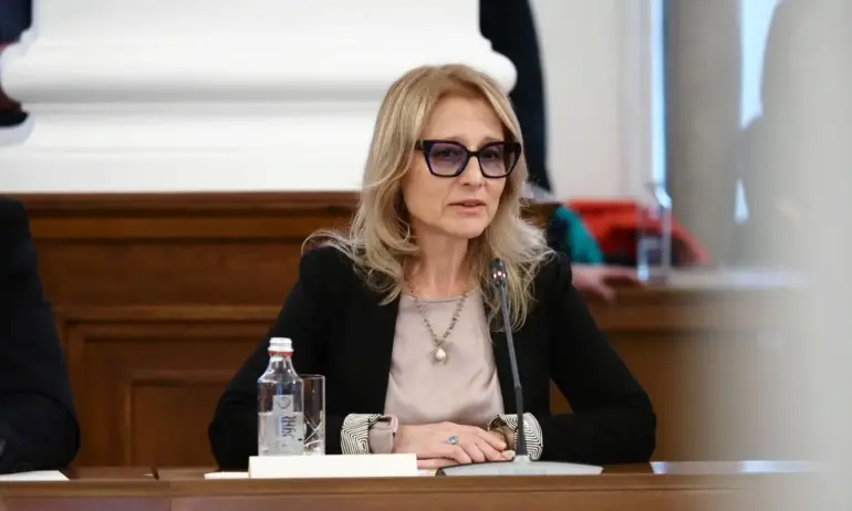 В последния момент: Министър в оставка замина командировка - Tribune.bg
