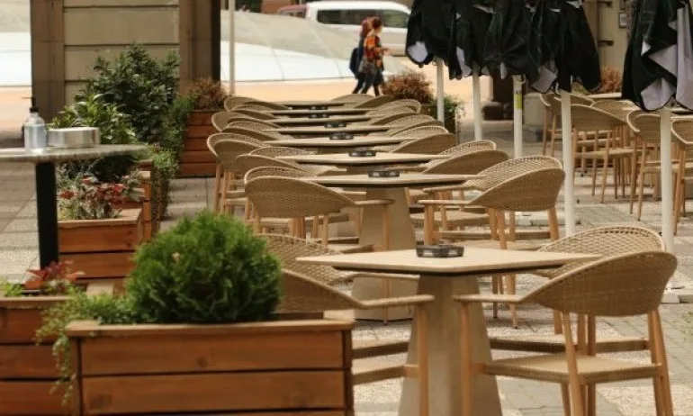 Ресторантьори: Безумие! С мярката 60/40 държавата подпомага основно… държавата - Tribune.bg