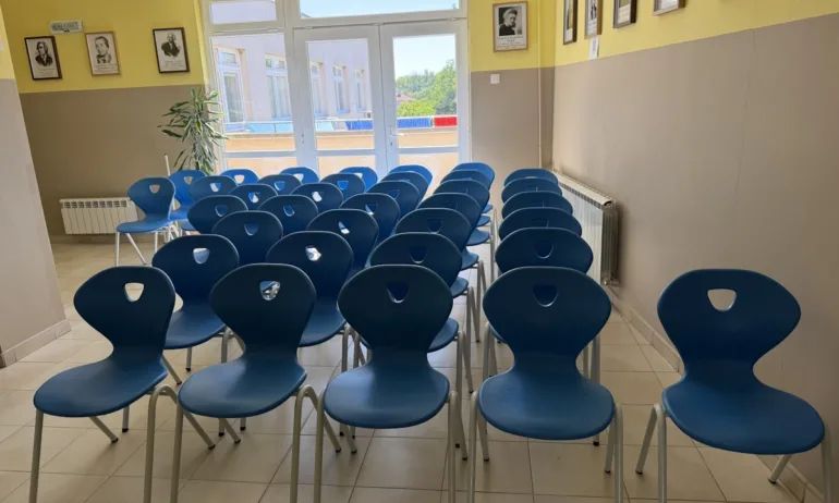 Феникс на доброто и 8888.Bg с поредна крачка в подкрепа на българското училище - Tribune.bg