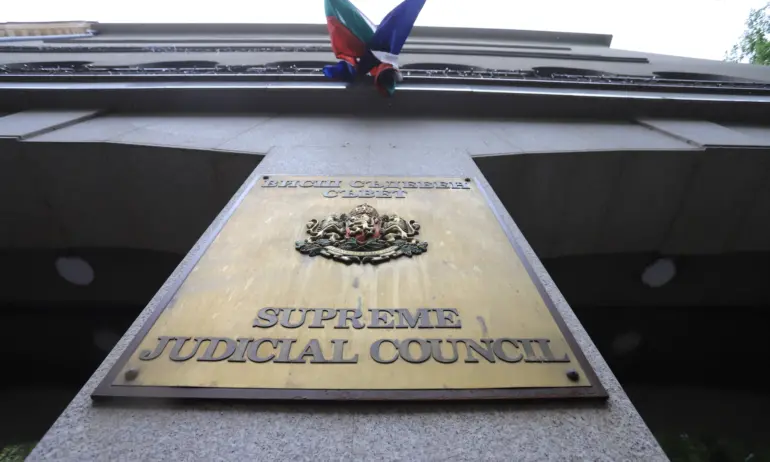 Европейската асоциация на съдиите ) призовава българските власти да обмислят внасянето