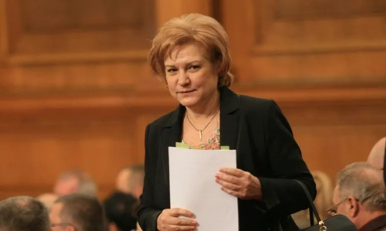 Стоянова: Радвам се, че депутатските заплати ще се даряват, а не просто да се замразят - Tribune.bg