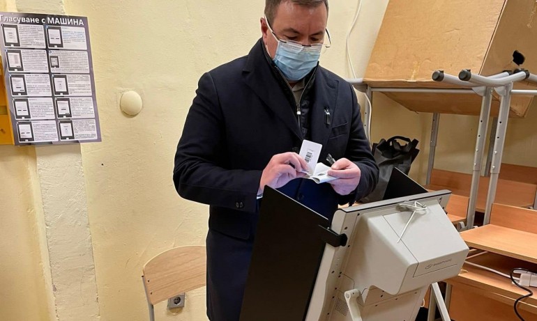 Проф. Ангелов: Гласувах за разумните решения и стабилност - Tribune.bg