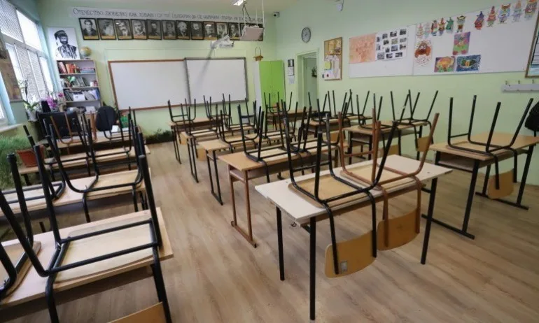 Учители настояват за дистанционно обучение да края на календарната година - Tribune.bg