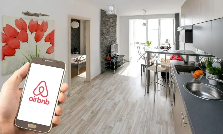 Airbnb с нови правила от април: Забранява охранителни камери в имотите - Tribune.bg