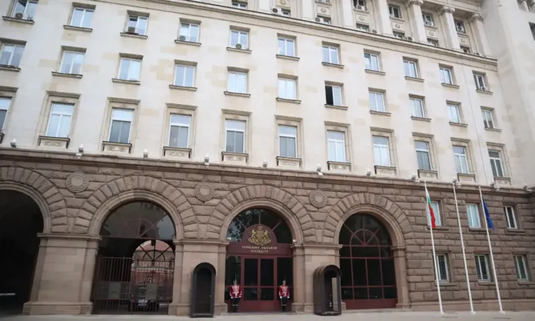 Посолството на САЩ предупреди американците у нас да избягват района на протеста пред президентството - Tribune.bg