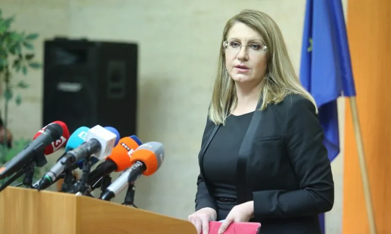 Ахладова отговори на ЕК: Предприели сме мерки за отпадане на възможноста за даване на златни паспорти - Tribune.bg