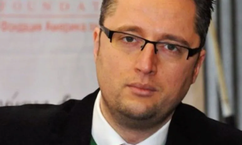 Виктор Стоянов с предупреждение: Пълзящата подмяна тече с пълна сила - Tribune.bg