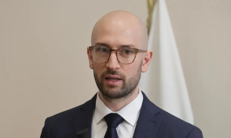 Финансовият министър: 5 % увеличение на заплатите в държавния сектор остават - Tribune.bg