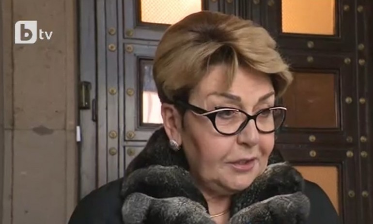 На излизане от МС: Митрофанова говори за операция и не каза да се е извинявала на Петков - Tribune.bg