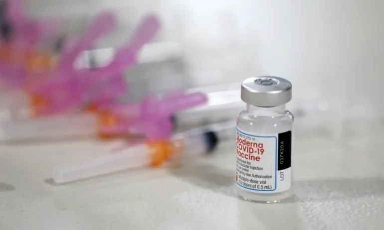 Модерна цели да произведе до един милиард дози от своята ваксина срещу COVID-19 тази година - Tribune.bg