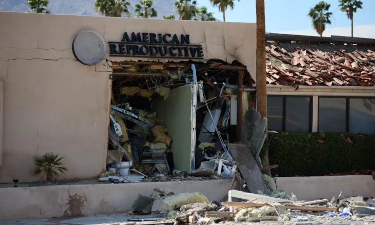 Кола бомба се вряза в клиника за репродуктивно здраве в Палм Спрингс - Tribune.bg