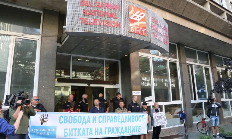 Няколко от Боец блокираха вход на БНТ - Tribune.bg