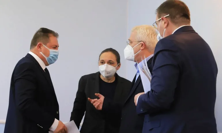 Лекарите се обърнаха към обществото: Нека стиснем още малко зъби, ще бъдем заедно със семействата си - Tribune.bg