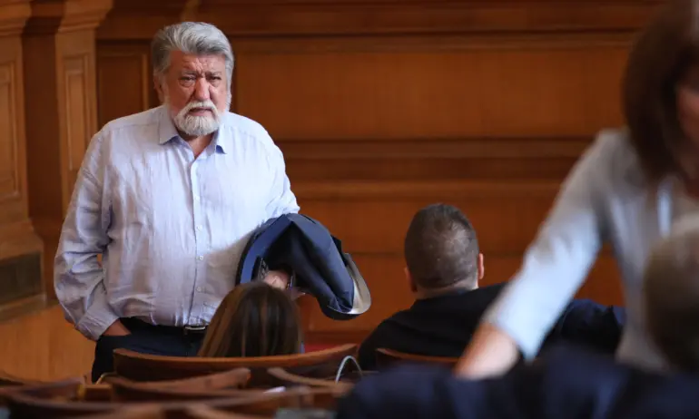 24 часа: Вежди Рашидов вярва, че от доброто име по-важно няма. И си тръгва обиден, че свои охулиха неговото - Tribune.bg