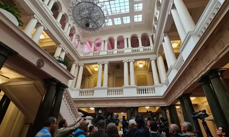 Плевнелиев и Паси започват срещи в НС на 20 октомври, няма да влизат при Възраждане - Tribune.bg