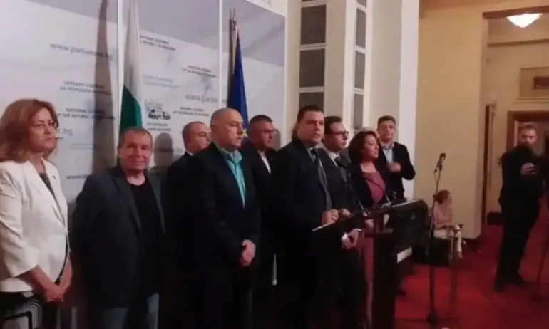 Тошко Йорданов: Петков и Василев звънят на роднини на наши депутати, за да им предлагат постове - Tribune.bg