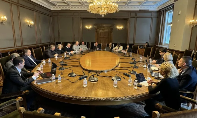 ГЕРБ – СДС, Демократична България, БСП – Обединена левица и ИТН са обсъждали споразумение за управление - Tribune.bg