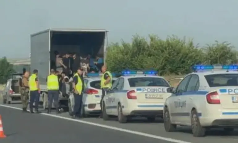 Заловиха камион със 70 нелегални мигранти на Тракия - Tribune.bg