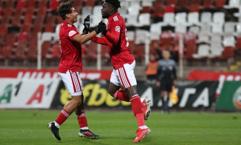 Стойчо Младенов нареди наказателна тренировка в ЦСКА - Tribune.bg