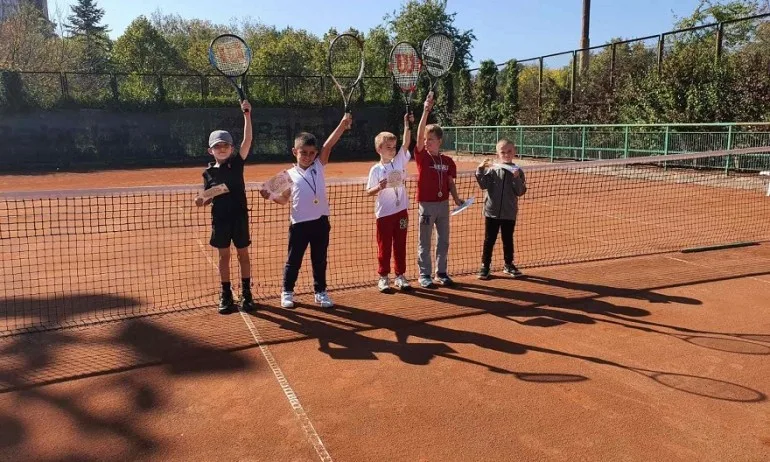 Константин Спасов и Сияна Цветкова – първи на регионално до 8 г. в Бургас - Tribune.bg