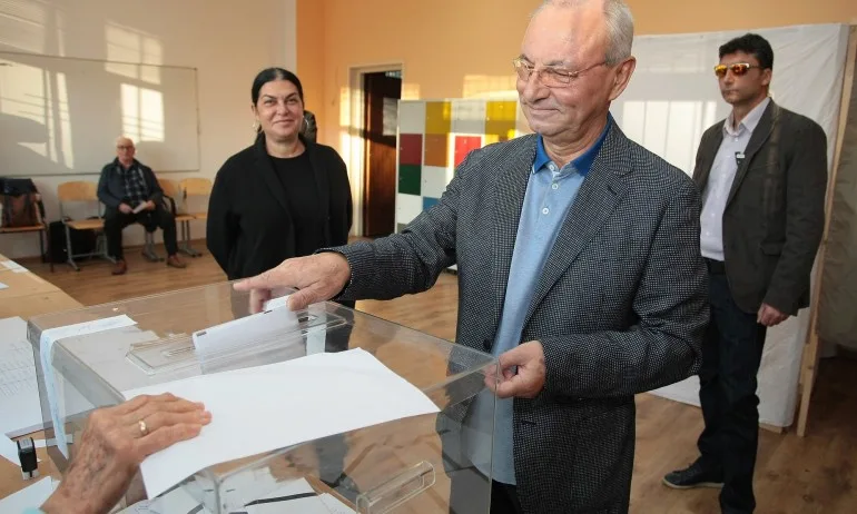 Доган беше сред първите гласували политически лидери - Tribune.bg