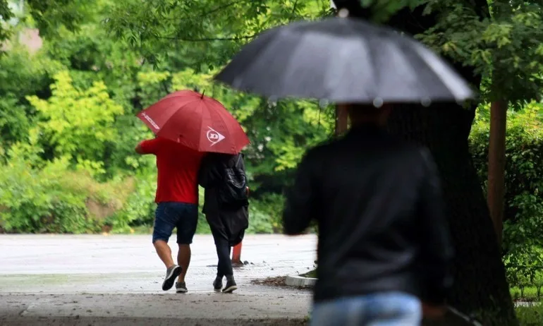 Жълт код за силни бури и валежи в Северозападна България - Tribune.bg