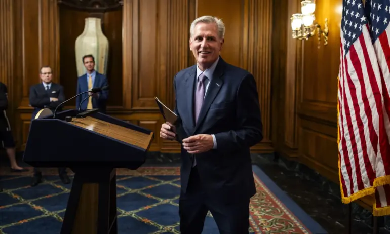 Исторически вот: Отстраниха председателя на Камарата на представителите в САЩ - Tribune.bg