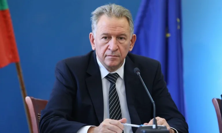 Кацаров за зелените сертификати: Не може да се изхожда от презумпцията, че целият народ е съставен от мошеници - Tribune.bg