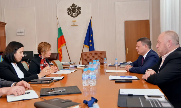 Организират специален превоз на контейнери за хората без дом в Турция - Tribune.bg