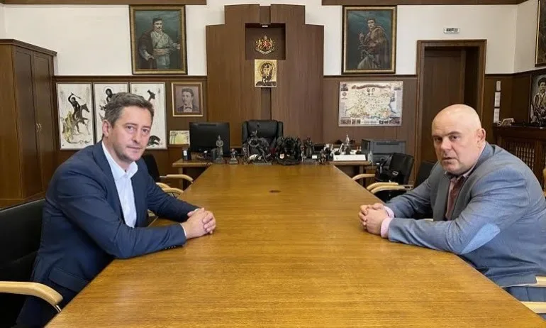 Братът на изчезналия Янек Миланов се срещна с главния прокурор - Tribune.bg