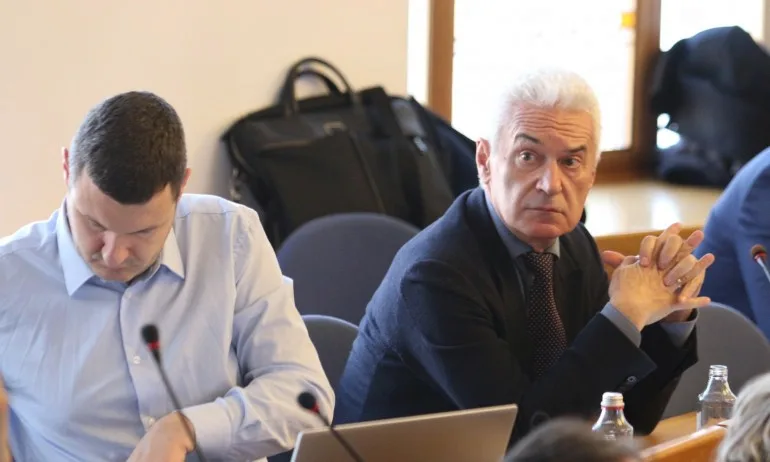 Само Сидеров се въздържа да гласува за вода за Перник - Tribune.bg