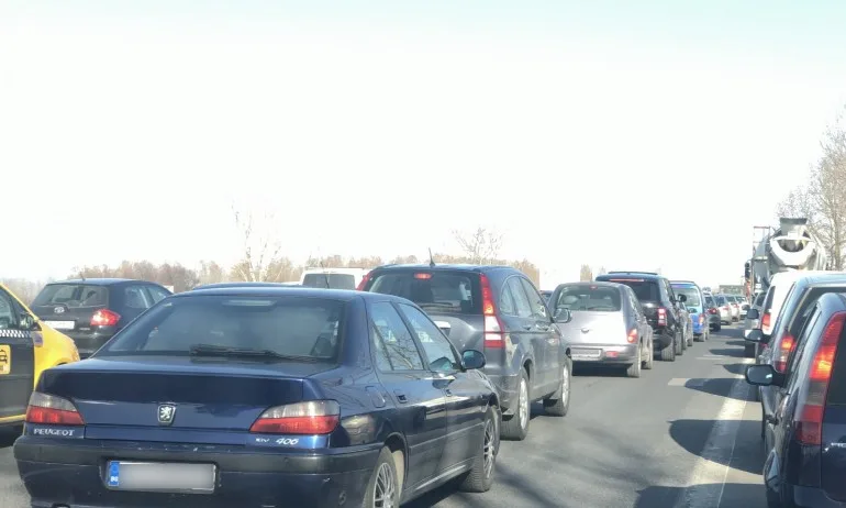 Голямото празнуване: 500 хил. коли са излезли от София само в четвъртък и петък - Tribune.bg